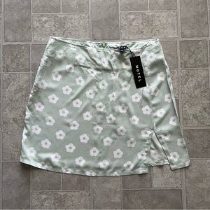 NWT MOTEL sage green white daisy floral print high waisted mini skirt women’s m